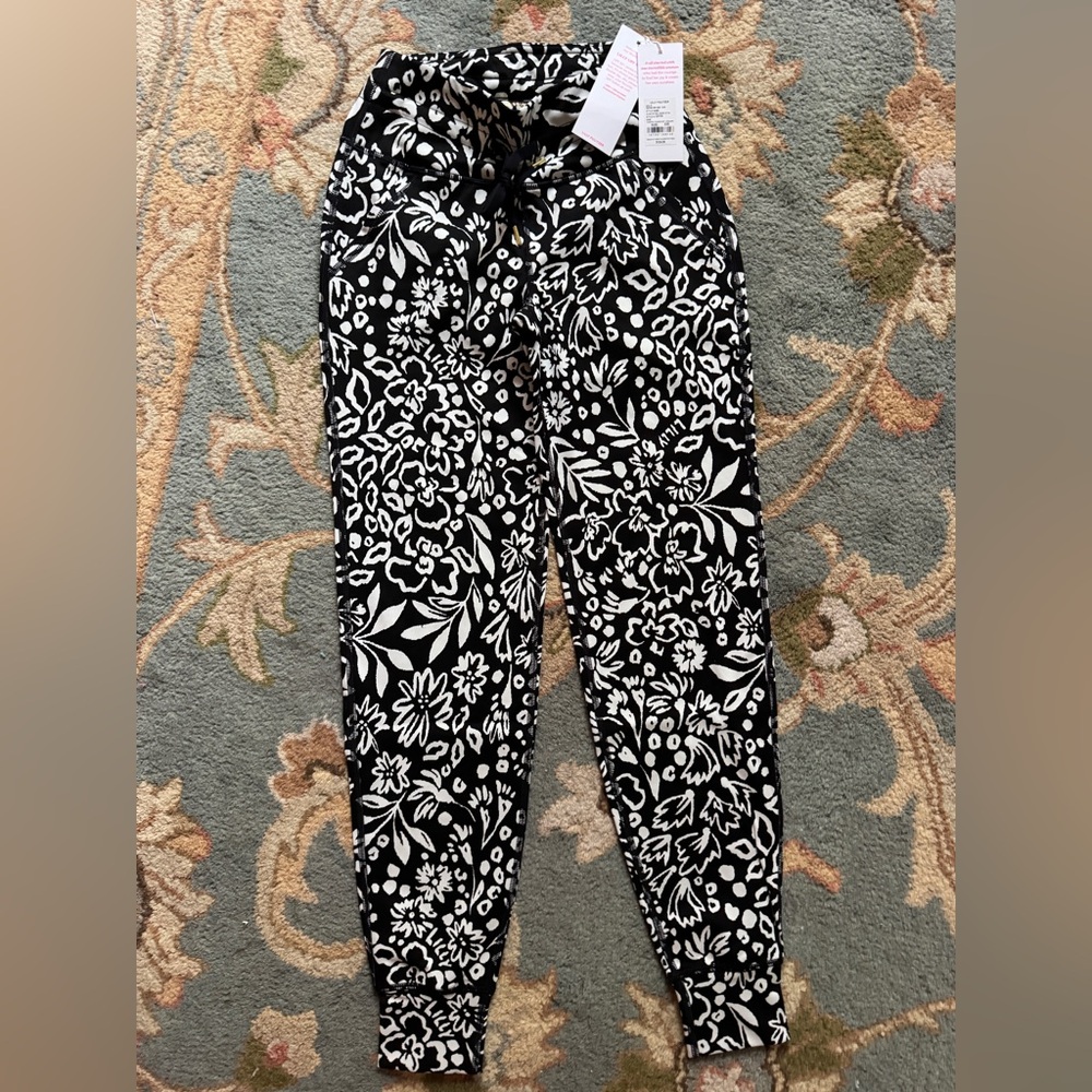 NWT Lilly Pulitzer XXS Island Mid Rise Jogger Purrfect Pounce Black White Pants